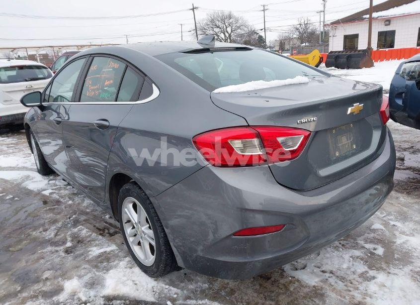 Photo 3 of 2018 Chevrolet Cruze LT AUTO (VIN 1G1BE5SM9J7213618)