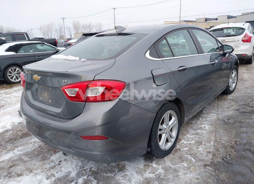Photo 4 of 2018 Chevrolet Cruze LT AUTO (VIN 1G1BE5SM9J7213618)