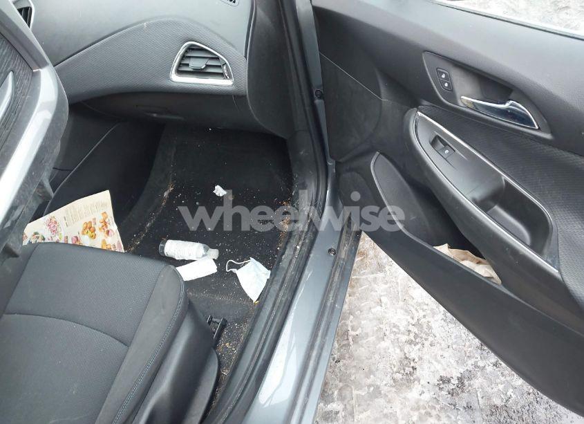 Photo 5 of 2018 Chevrolet Cruze LT AUTO (VIN 1G1BE5SM9J7213618)