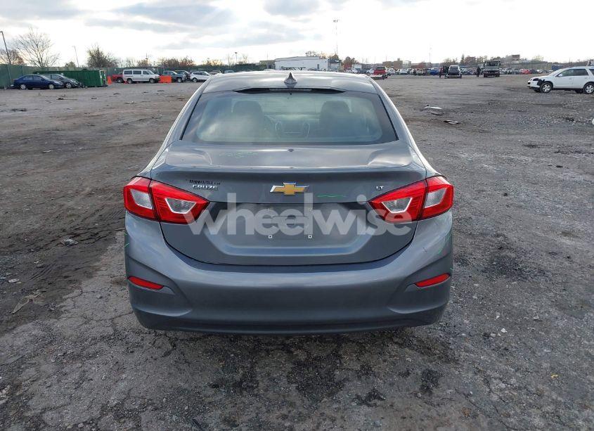 Photo 17 of 2018 Chevrolet Cruze LT AUTO (VIN 1G1BE5SM9J7231357)