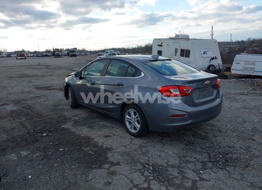 Photo 3 of 2018 Chevrolet Cruze LT AUTO (VIN 1G1BE5SM9J7231357)