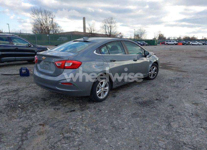 Photo 4 of 2018 Chevrolet Cruze LT AUTO (VIN 1G1BE5SM9J7231357)