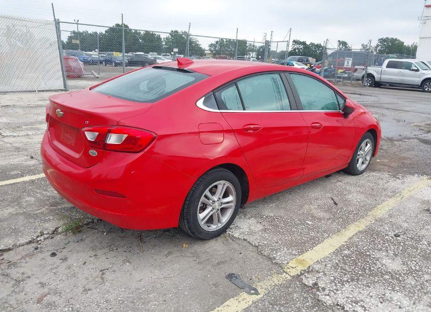 Photo 4 of 2018 Chevrolet Cruze LT AUTO (VIN 1G1BE5SM9J7233822)