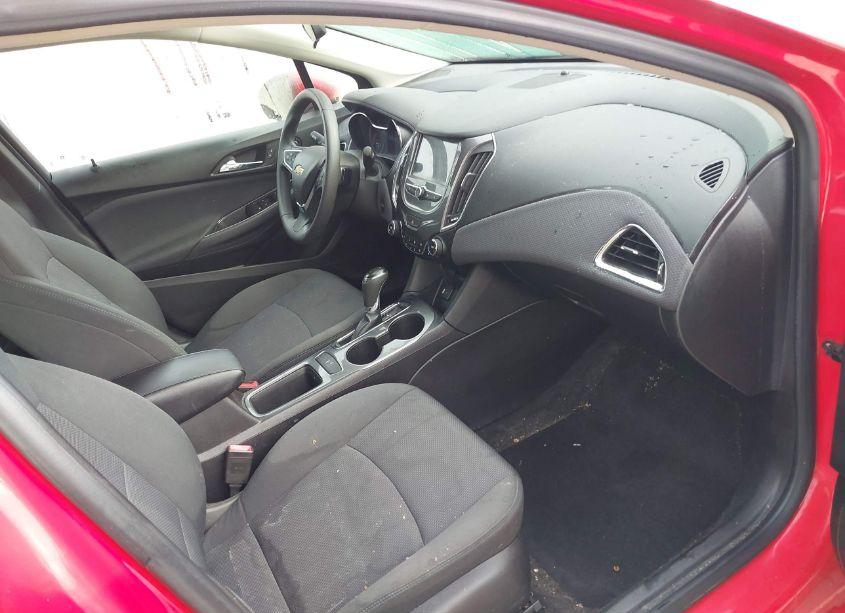 Photo 5 of 2018 Chevrolet Cruze LT AUTO (VIN 1G1BE5SM9J7233822)