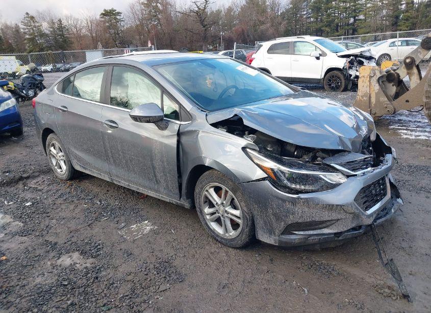2018 Chevrolet Cruze LT AUTO (VIN 1G1BE5SM9J7241435) main photo