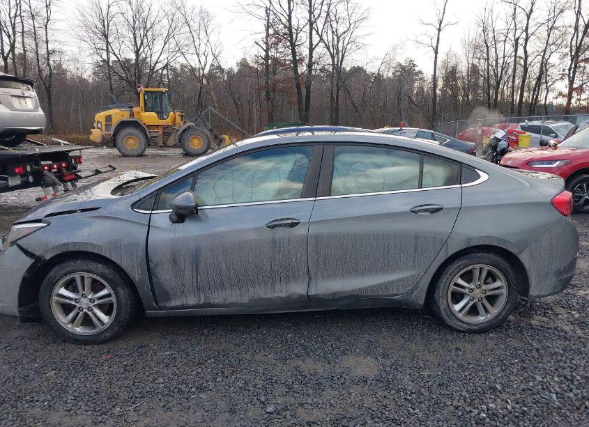 Photo 13 of 2018 Chevrolet Cruze LT AUTO (VIN 1G1BE5SM9J7241435)