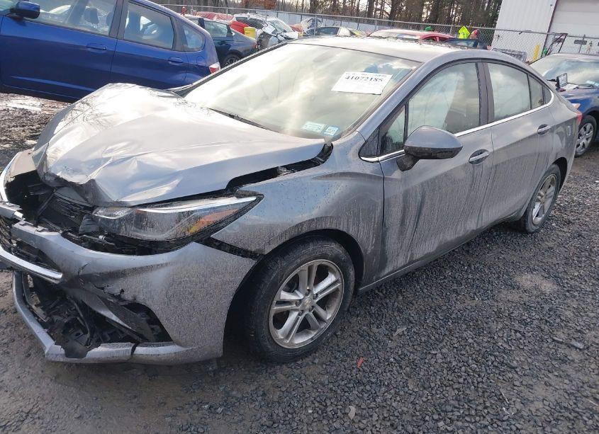 Photo 2 of 2018 Chevrolet Cruze LT AUTO (VIN 1G1BE5SM9J7241435)