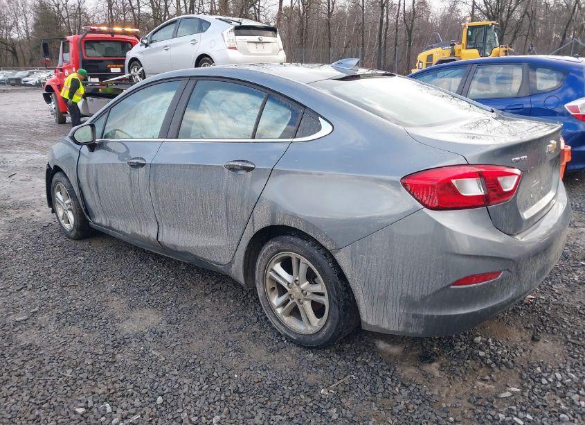 Photo 3 of 2018 Chevrolet Cruze LT AUTO (VIN 1G1BE5SM9J7241435)