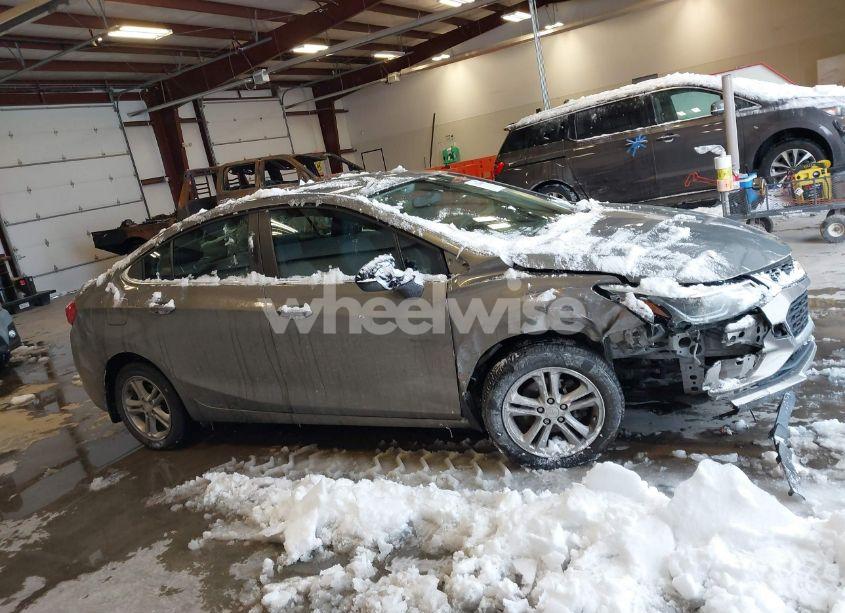 Photo 13 of 2018 Chevrolet Cruze LT AUTO (VIN 1G1BE5SM9J7244044)