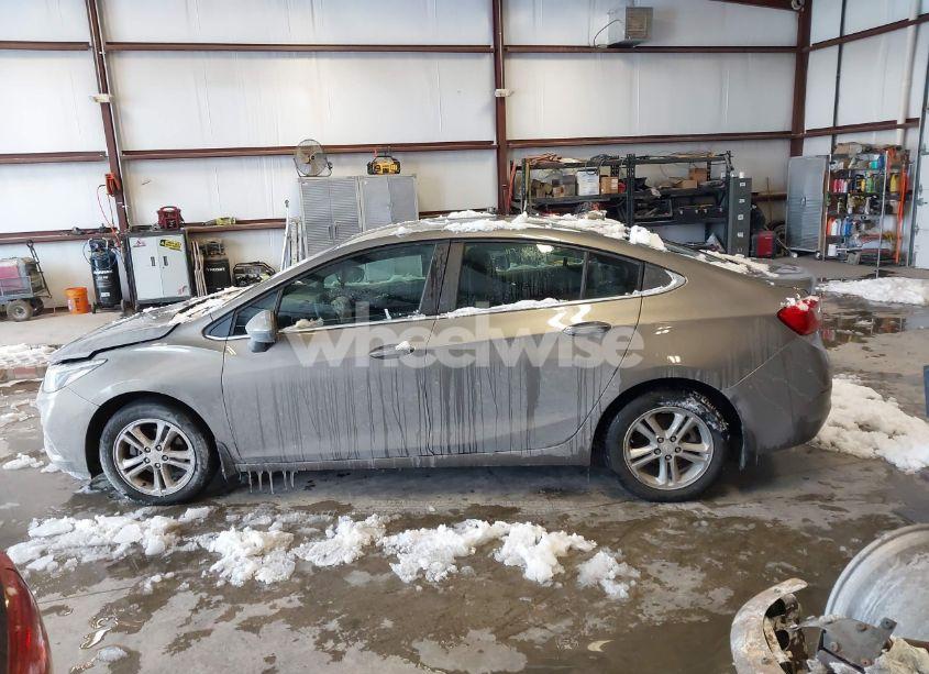 Photo 14 of 2018 Chevrolet Cruze LT AUTO (VIN 1G1BE5SM9J7244044)