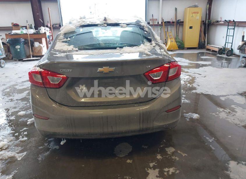 Photo 16 of 2018 Chevrolet Cruze LT AUTO (VIN 1G1BE5SM9J7244044)