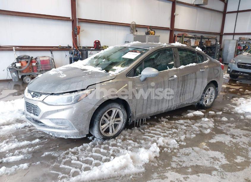 Photo 2 of 2018 Chevrolet Cruze LT AUTO (VIN 1G1BE5SM9J7244044)