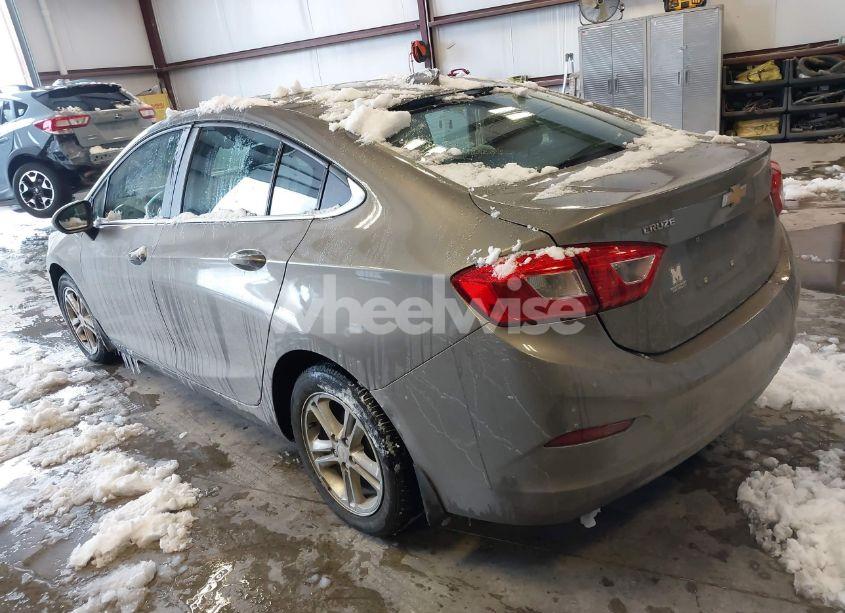 Photo 3 of 2018 Chevrolet Cruze LT AUTO (VIN 1G1BE5SM9J7244044)