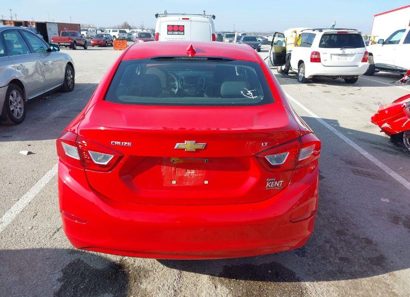 Photo 16 of 2018 Chevrolet Cruze LT AUTO (VIN 1G1BE5SM9J7248126)