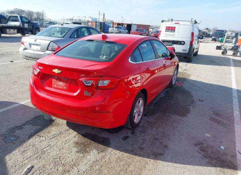 Photo 4 of 2018 Chevrolet Cruze LT AUTO (VIN 1G1BE5SM9J7248126)