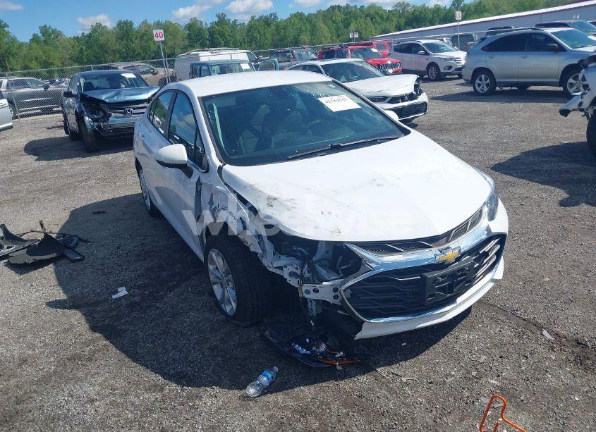 2019 Chevrolet Cruze LT (VIN 1G1BE5SM9K7113679) main photo