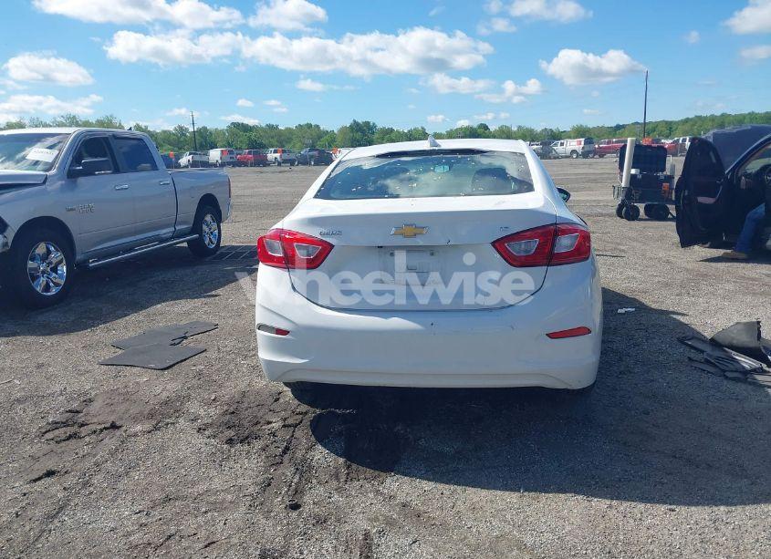 Photo 17 of 2019 Chevrolet Cruze LT (VIN 1G1BE5SM9K7113679)