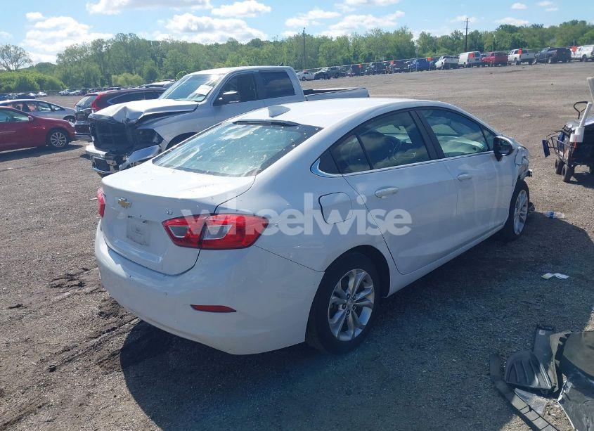Photo 4 of 2019 Chevrolet Cruze LT (VIN 1G1BE5SM9K7113679)