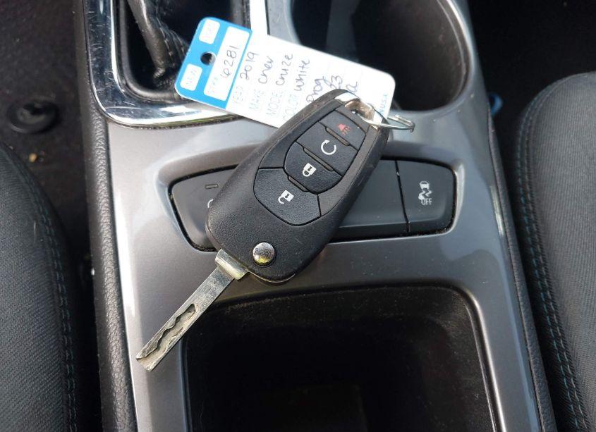 Photo 11 of 2019 Chevrolet Cruze LT (VIN 1G1BE5SM9K7114623)