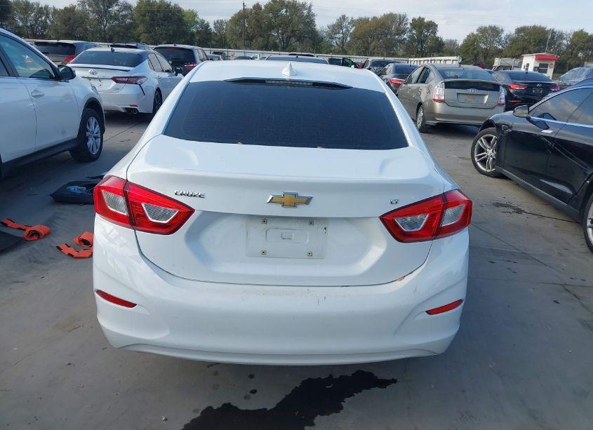 Photo 17 of 2019 Chevrolet Cruze LT (VIN 1G1BE5SM9K7114623)