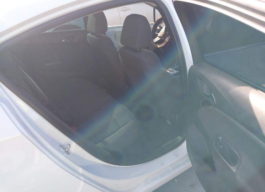 Photo 8 of 2019 Chevrolet Cruze LT (VIN 1G1BE5SM9K7114623)