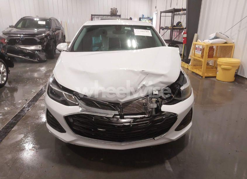 Photo 12 of 2019 Chevrolet Cruze LT (VIN 1G1BE5SM9K7118302)