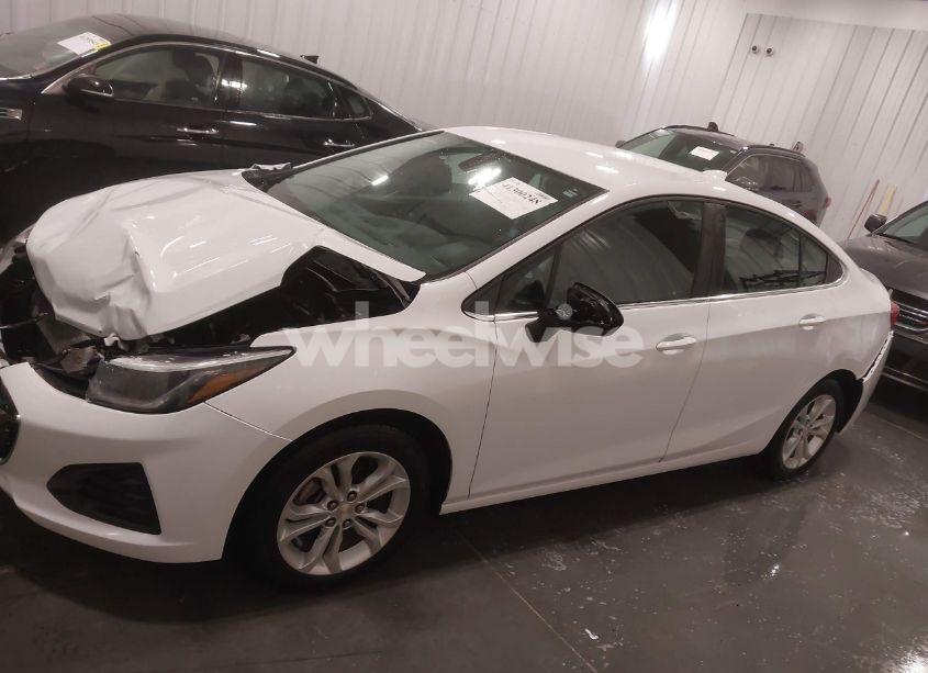 Photo 14 of 2019 Chevrolet Cruze LT (VIN 1G1BE5SM9K7118302)