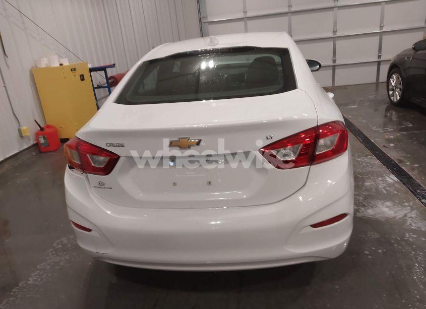 Photo 16 of 2019 Chevrolet Cruze LT (VIN 1G1BE5SM9K7118302)