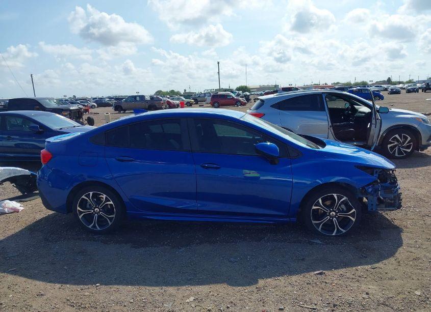 Photo 14 of 2019 Chevrolet Cruze LT (VIN 1G1BE5SM9K7137772)