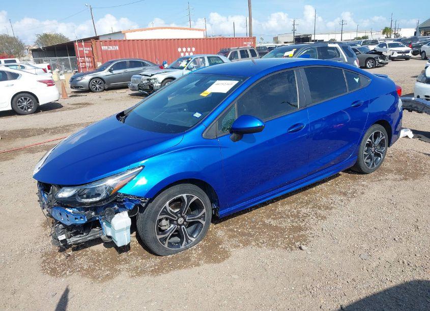 Photo 2 of 2019 Chevrolet Cruze LT (VIN 1G1BE5SM9K7137772)
