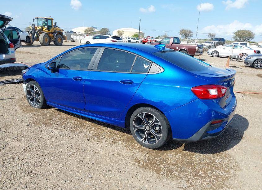 Photo 3 of 2019 Chevrolet Cruze LT (VIN 1G1BE5SM9K7137772)
