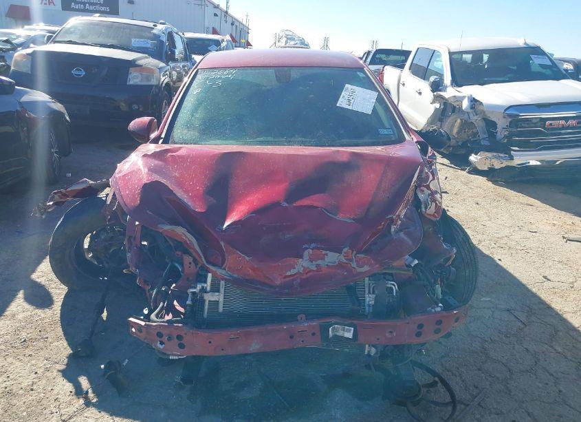 Photo 13 of 2019 Chevrolet Cruze LT (VIN 1G1BE5SM9K7139845)