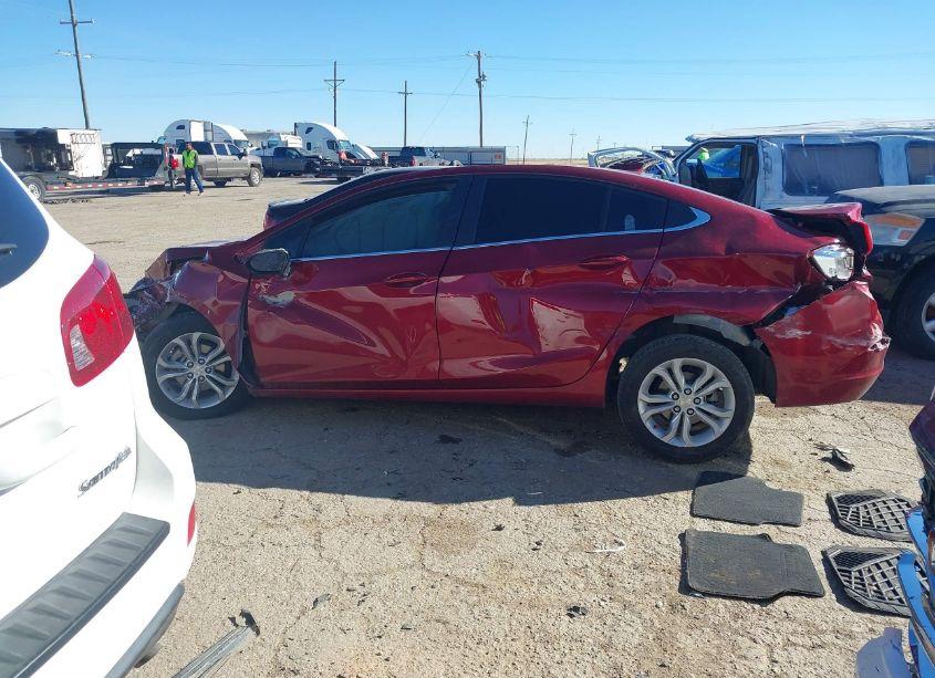 Photo 15 of 2019 Chevrolet Cruze LT (VIN 1G1BE5SM9K7139845)