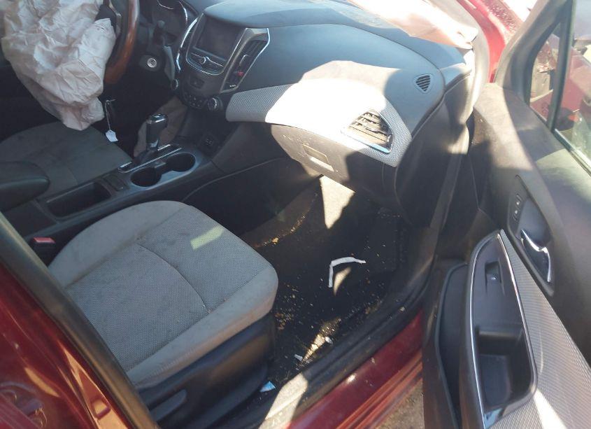 Photo 5 of 2019 Chevrolet Cruze LT (VIN 1G1BE5SM9K7139845)