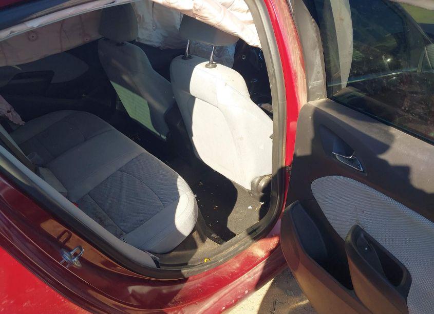 Photo 8 of 2019 Chevrolet Cruze LT (VIN 1G1BE5SM9K7139845)