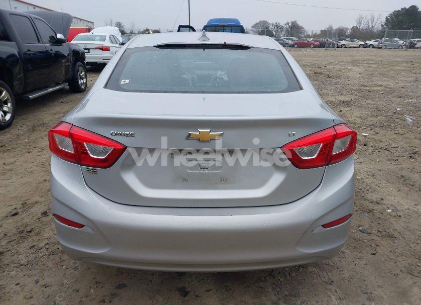 Photo 16 of 2017 Chevrolet Cruze LT AUTO (VIN 1G1BE5SMXH7102456)
