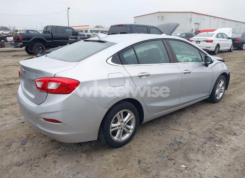 Photo 4 of 2017 Chevrolet Cruze LT AUTO (VIN 1G1BE5SMXH7102456)