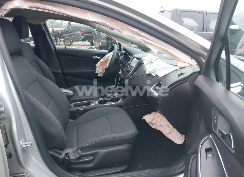 Photo 5 of 2017 Chevrolet Cruze LT AUTO (VIN 1G1BE5SMXH7102456)