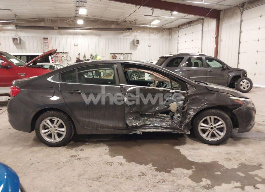 Photo 13 of 2017 Chevrolet Cruze LT AUTO (VIN 1G1BE5SMXH7105938)