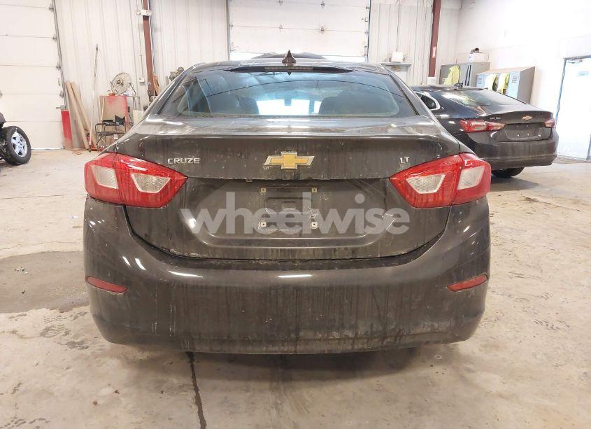 Photo 16 of 2017 Chevrolet Cruze LT AUTO (VIN 1G1BE5SMXH7105938)