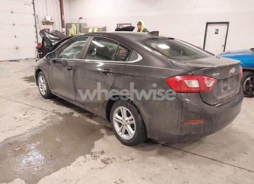 Photo 3 of 2017 Chevrolet Cruze LT AUTO (VIN 1G1BE5SMXH7105938)
