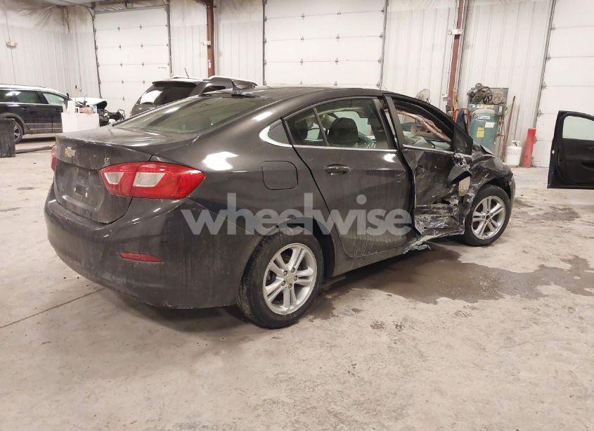 Photo 4 of 2017 Chevrolet Cruze LT AUTO (VIN 1G1BE5SMXH7105938)