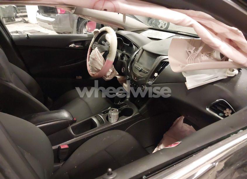 Photo 5 of 2017 Chevrolet Cruze LT AUTO (VIN 1G1BE5SMXH7105938)