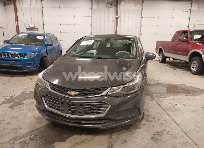 Photo 6 of 2017 Chevrolet Cruze LT AUTO (VIN 1G1BE5SMXH7105938)
