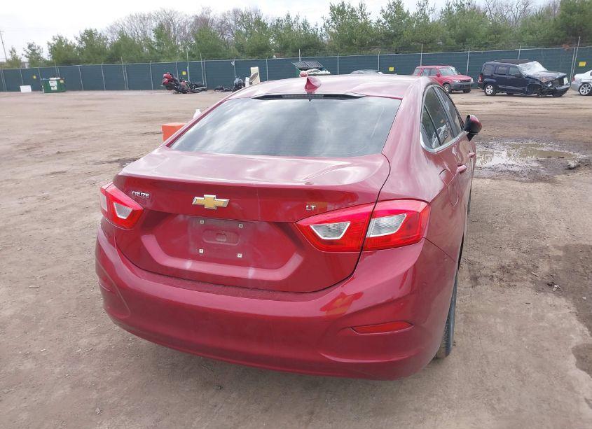 Photo 4 of 2017 Chevrolet Cruze LT AUTO (VIN 1G1BE5SMXH7132654)