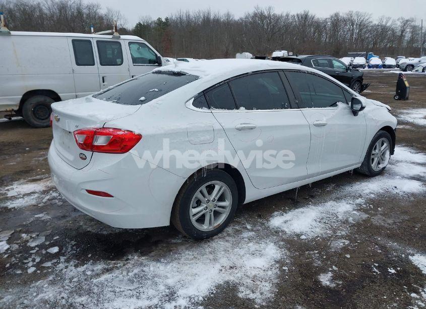 Photo 4 of 2017 Chevrolet Cruze LT AUTO (VIN 1G1BE5SMXH7145775)