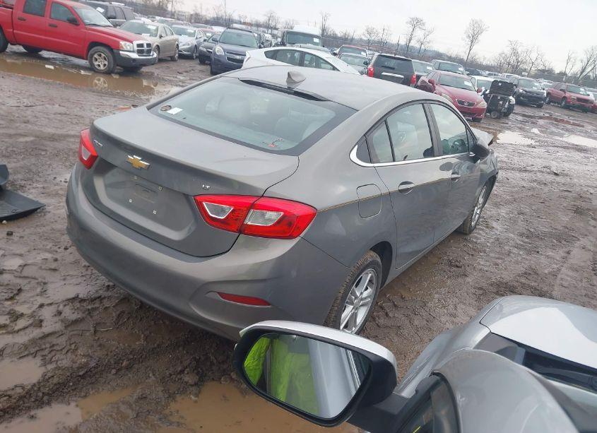 Photo 4 of 2017 Chevrolet Cruze LT AUTO (VIN 1G1BE5SMXH7148899)