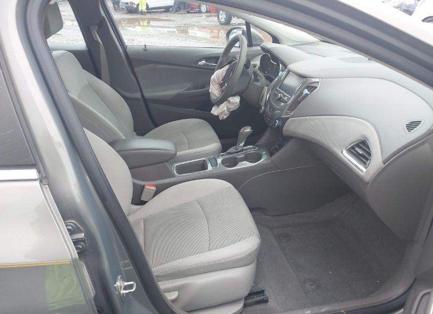 Photo 5 of 2017 Chevrolet Cruze LT AUTO (VIN 1G1BE5SMXH7148899)