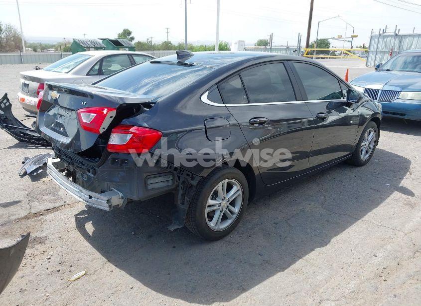 Photo 4 of 2017 Chevrolet Cruze LT AUTO (VIN 1G1BE5SMXH7154072)