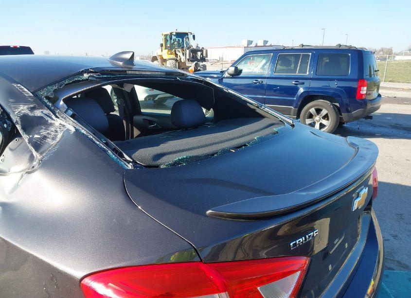 Photo 19 of 2017 Chevrolet Cruze LT AUTO (VIN 1G1BE5SMXH7175259)